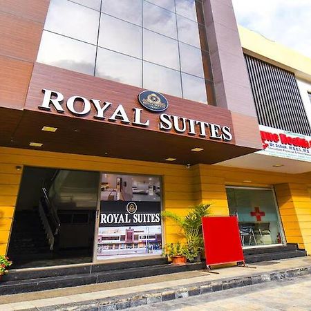 Fabhotel Royal Suits - Nr Mahadji Shinde Chhatri Mundhwa Bagian luar foto
