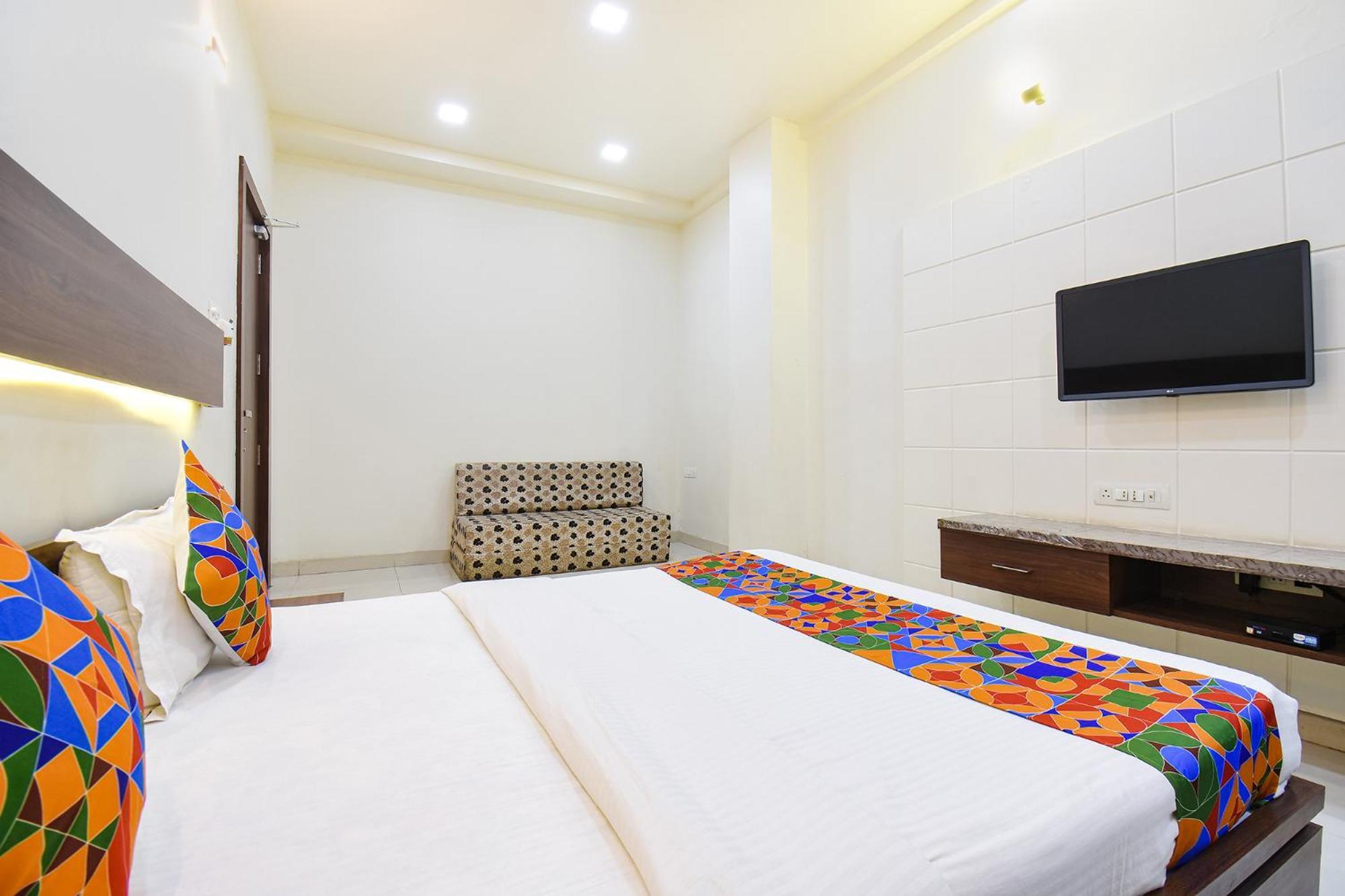 Fabhotel Royal Suits - Nr Mahadji Shinde Chhatri Mundhwa Bagian luar foto