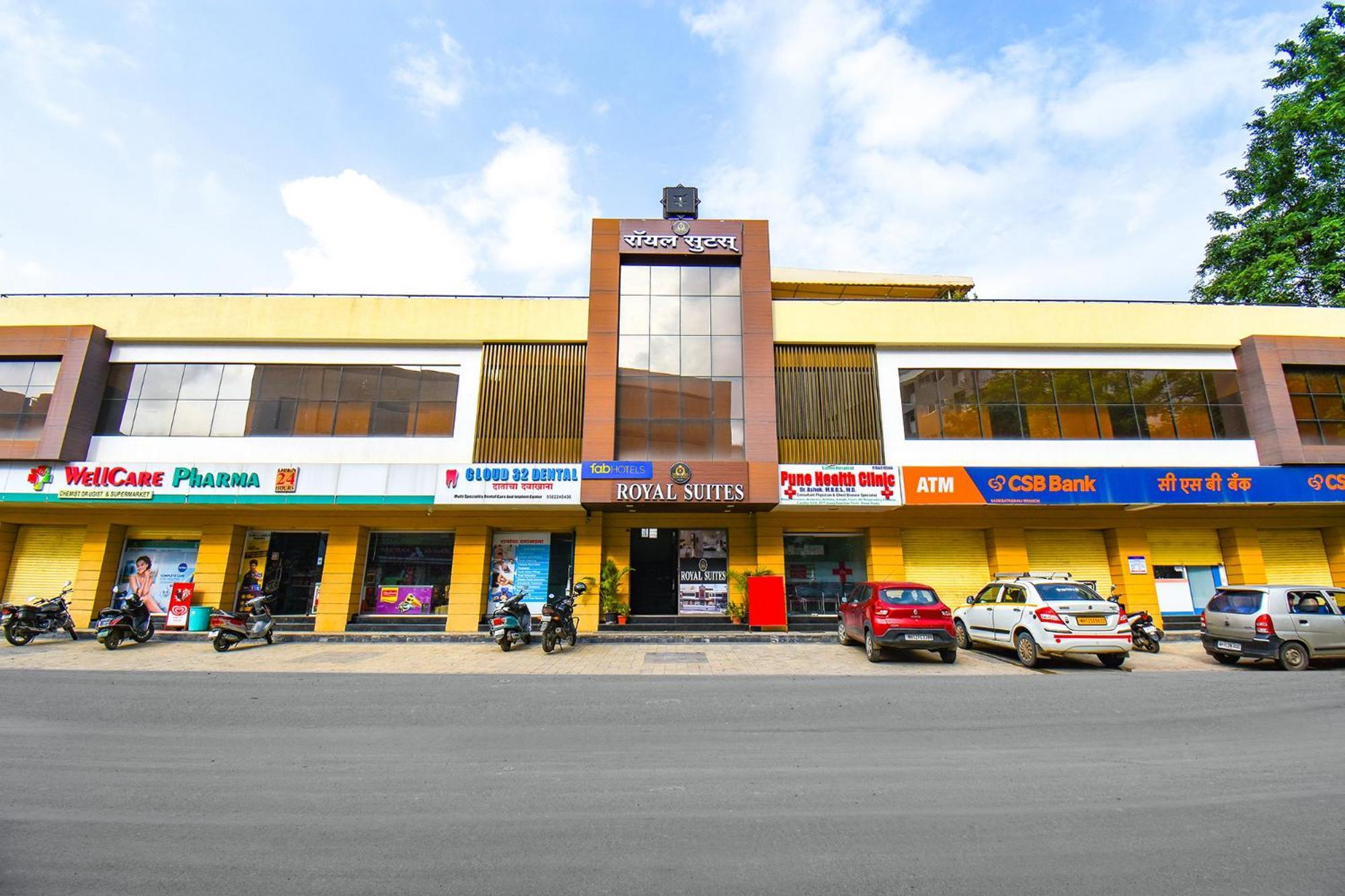 Fabhotel Royal Suits - Nr Mahadji Shinde Chhatri Mundhwa Bagian luar foto