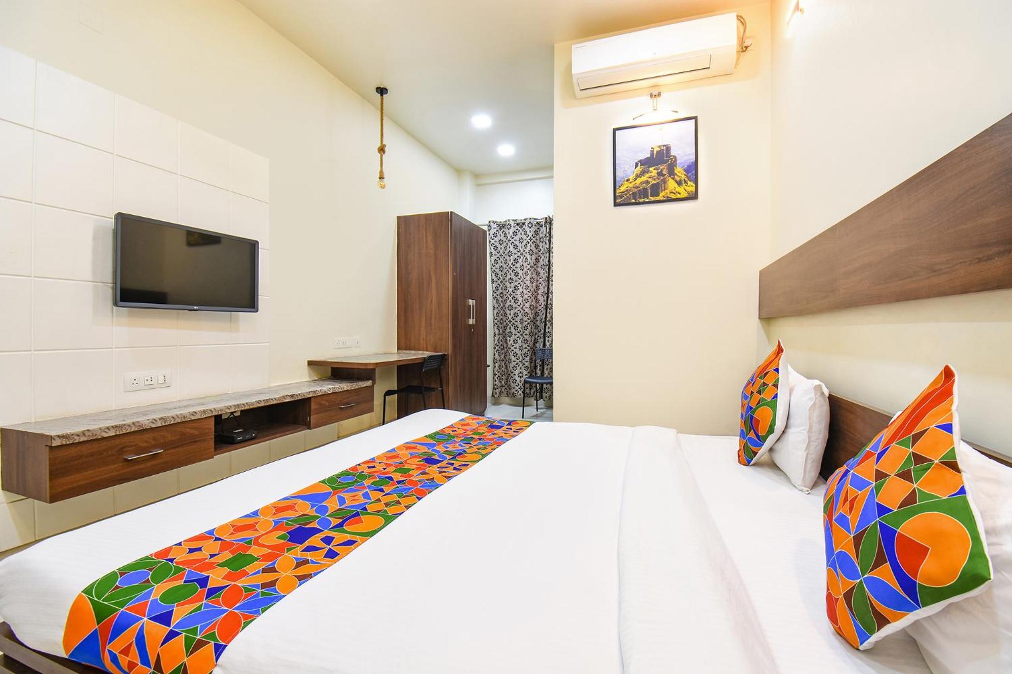 Fabhotel Royal Suits - Nr Mahadji Shinde Chhatri Mundhwa Bagian luar foto
