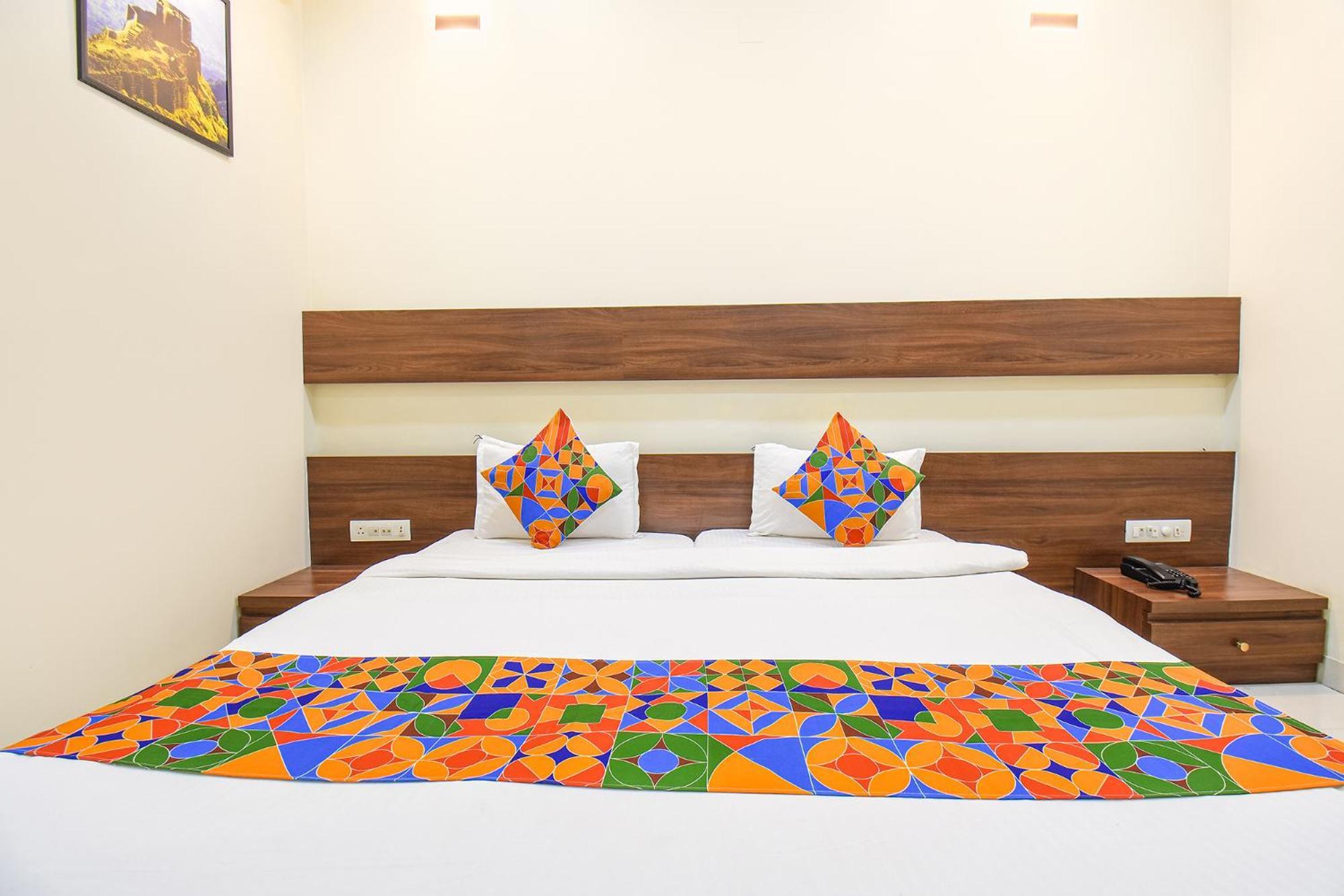 Fabhotel Royal Suits - Nr Mahadji Shinde Chhatri Mundhwa Bagian luar foto