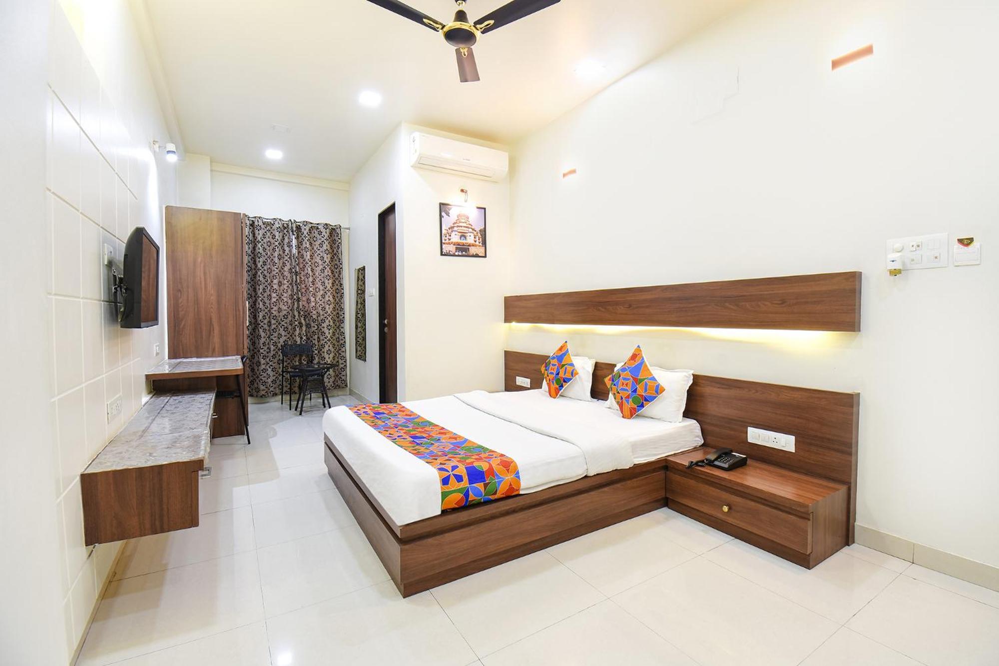 Fabhotel Royal Suits - Nr Mahadji Shinde Chhatri Mundhwa Bagian luar foto