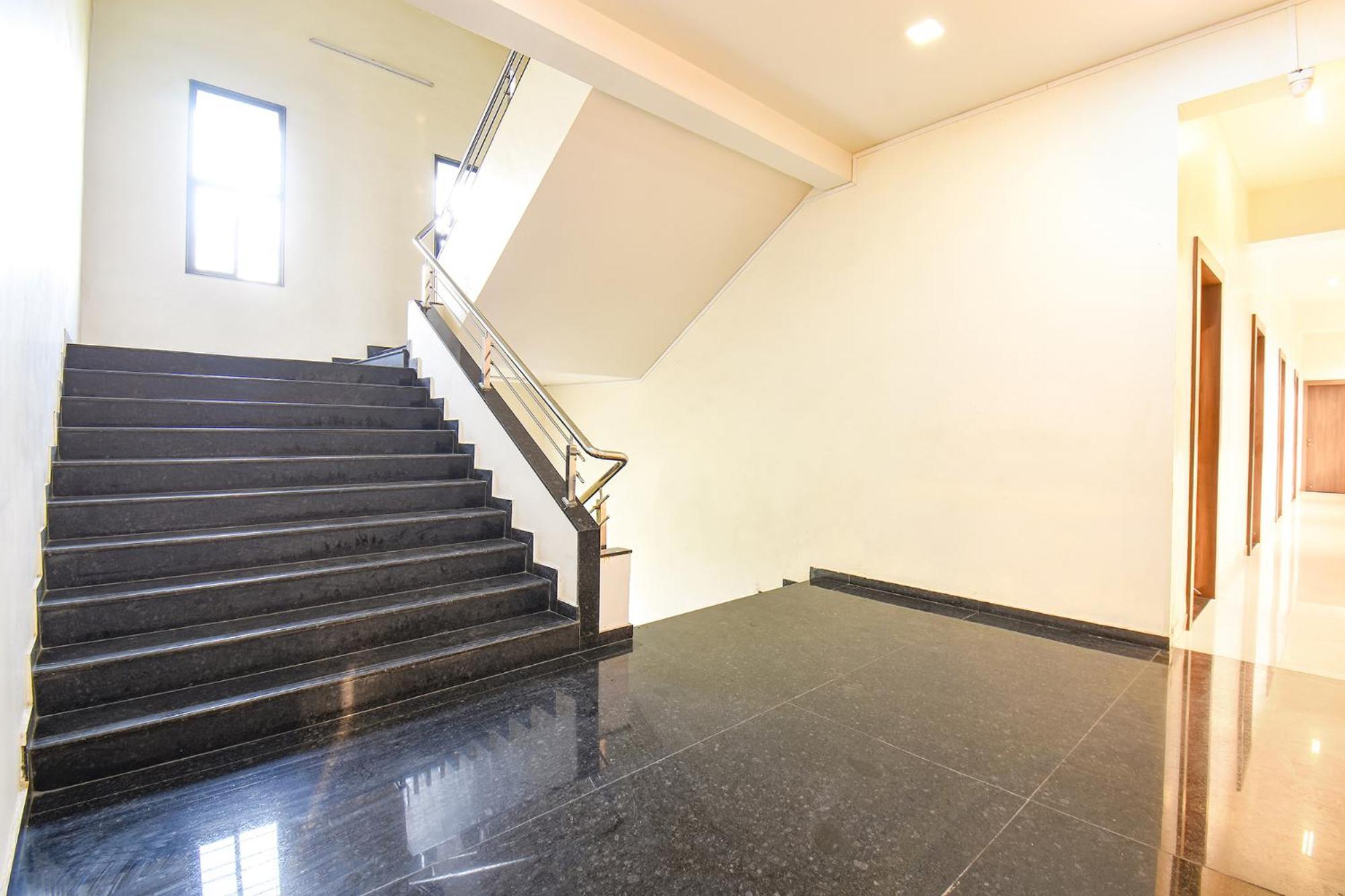 Fabhotel Royal Suits - Nr Mahadji Shinde Chhatri Mundhwa Bagian luar foto