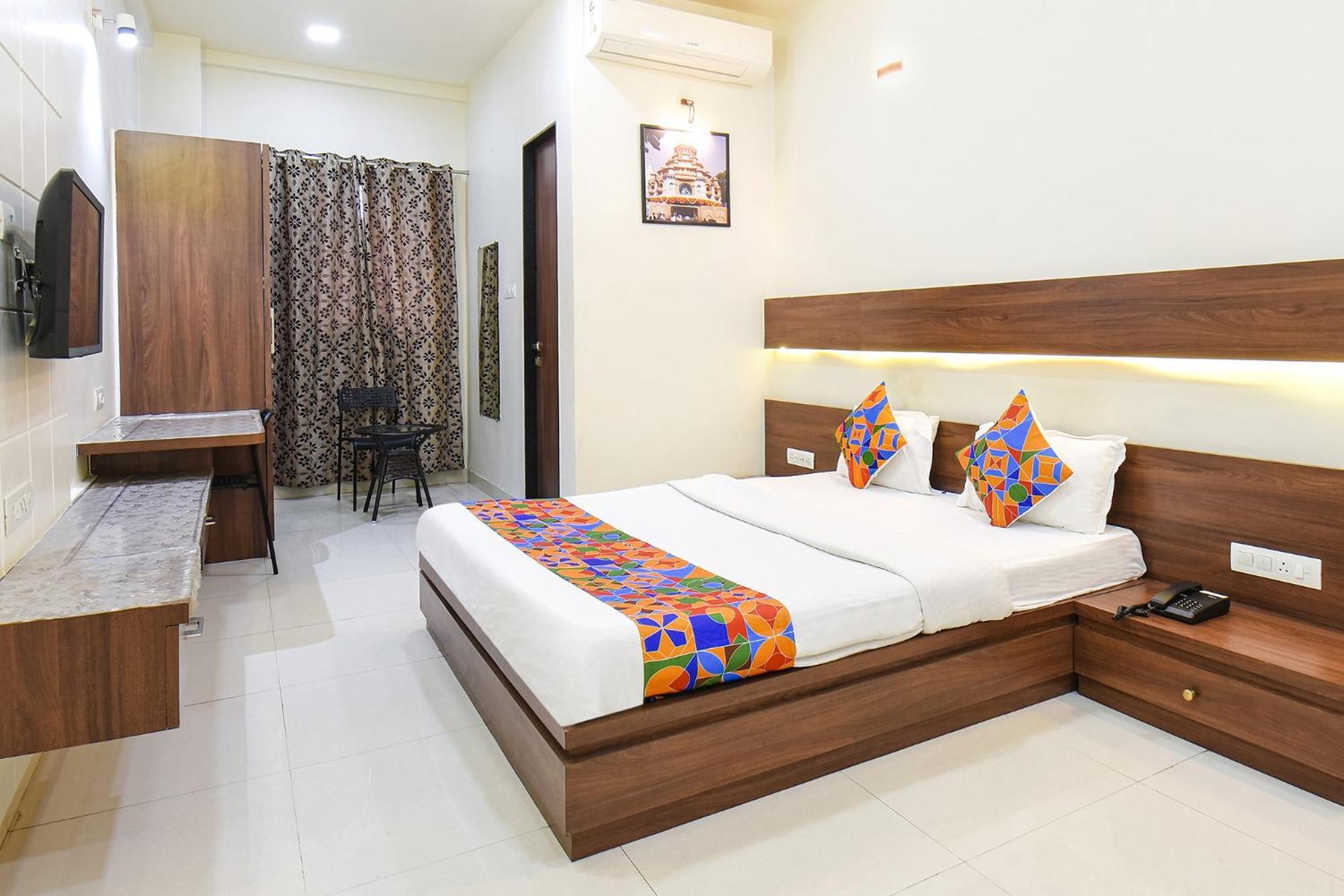 Fabhotel Royal Suits - Nr Mahadji Shinde Chhatri Mundhwa Bagian luar foto
