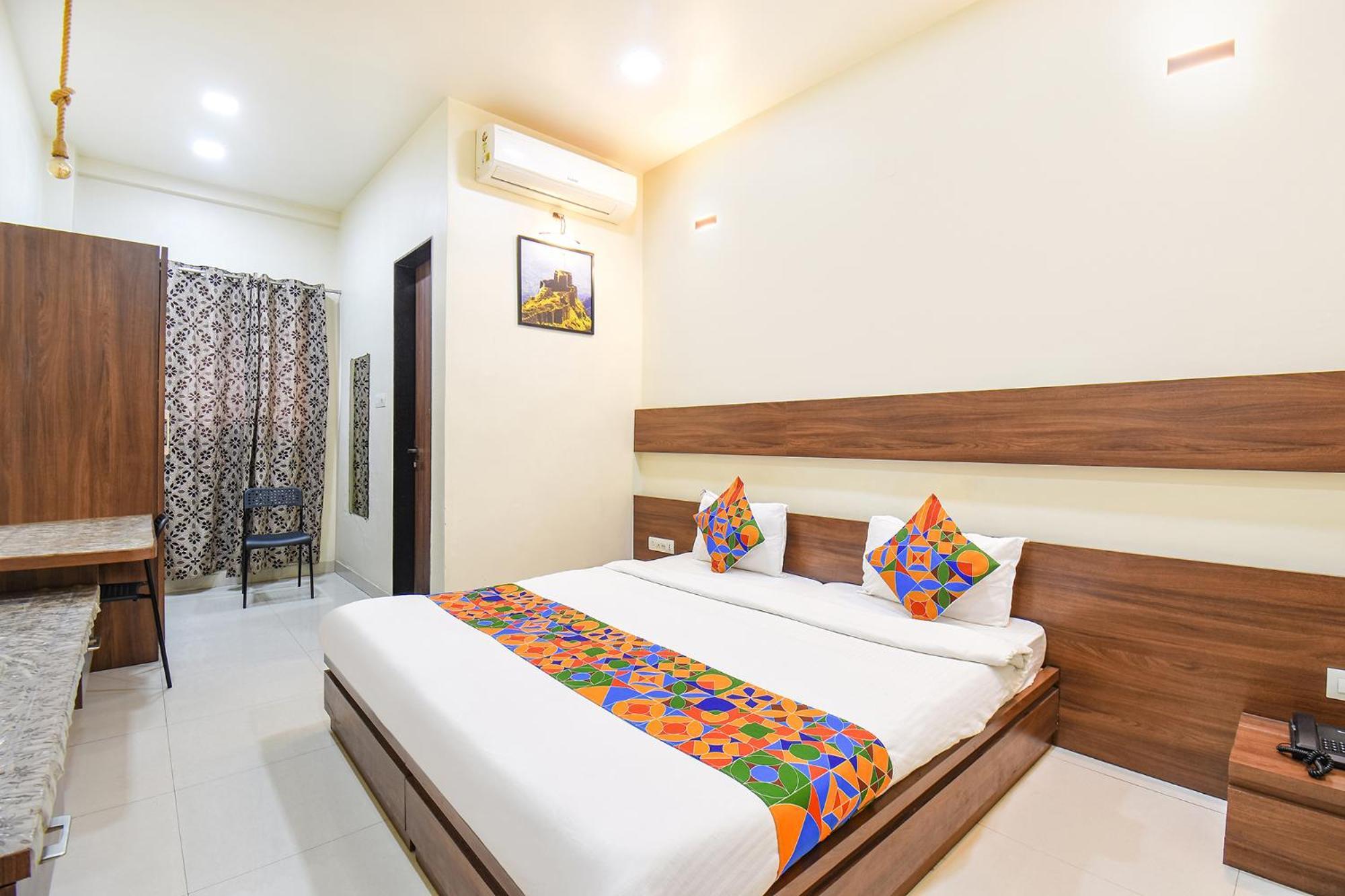 Fabhotel Royal Suits - Nr Mahadji Shinde Chhatri Mundhwa Bagian luar foto