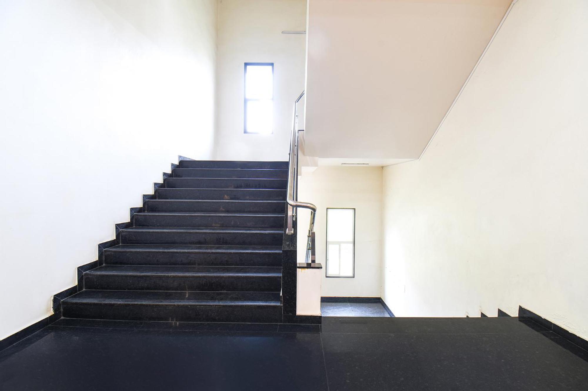Fabhotel Royal Suits - Nr Mahadji Shinde Chhatri Mundhwa Bagian luar foto