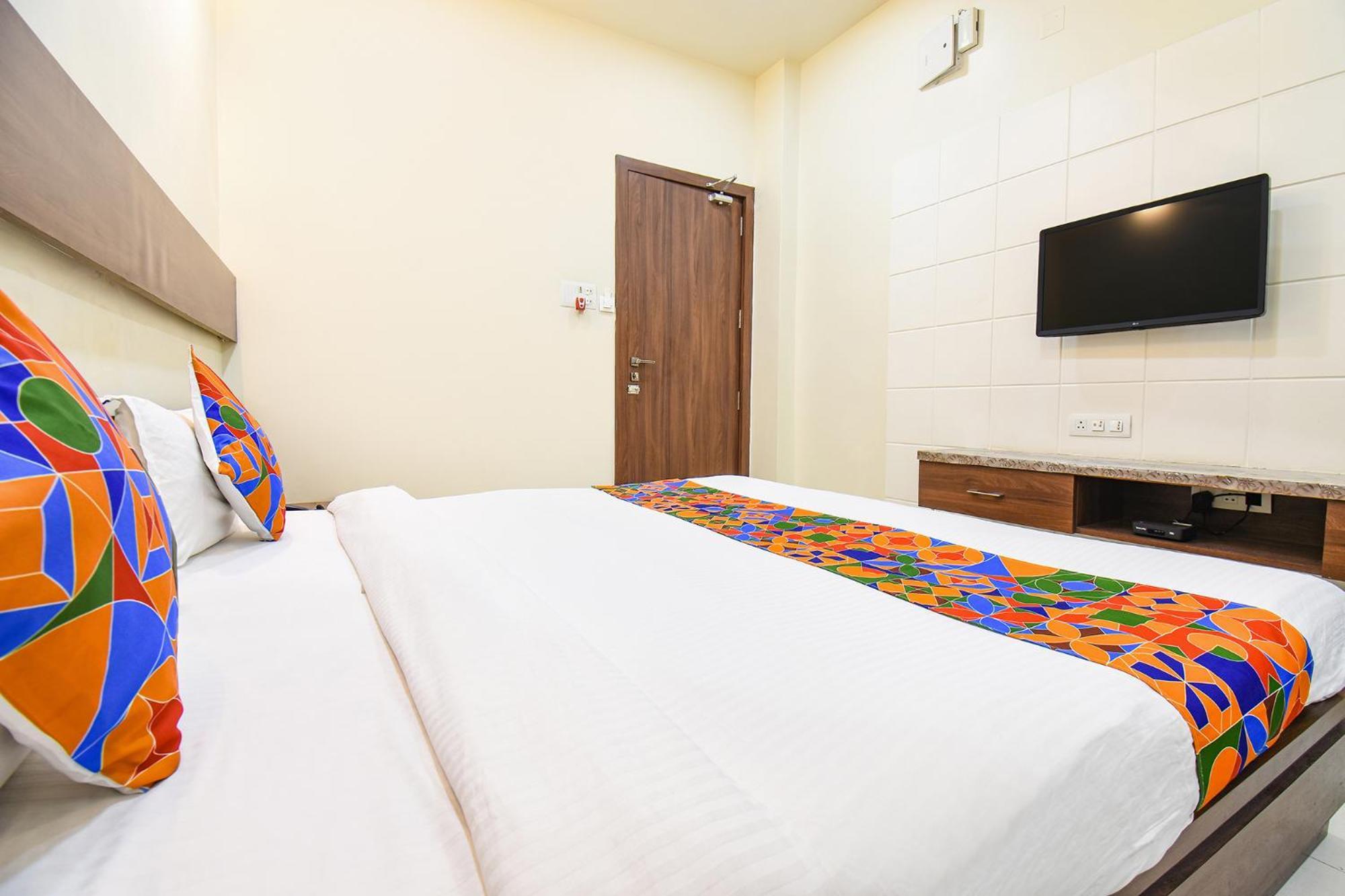 Fabhotel Royal Suits - Nr Mahadji Shinde Chhatri Mundhwa Bagian luar foto