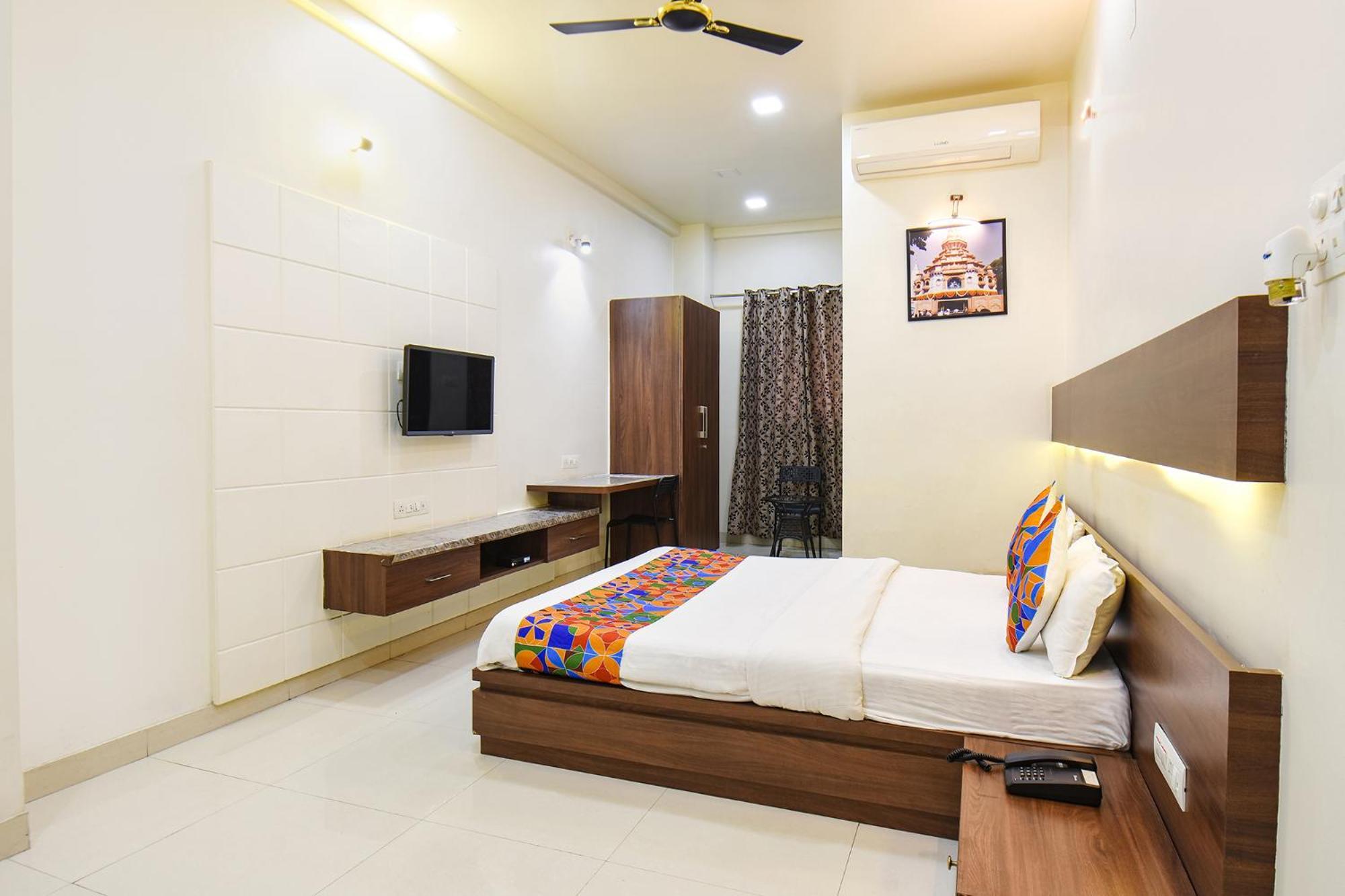 Fabhotel Royal Suits - Nr Mahadji Shinde Chhatri Mundhwa Bagian luar foto
