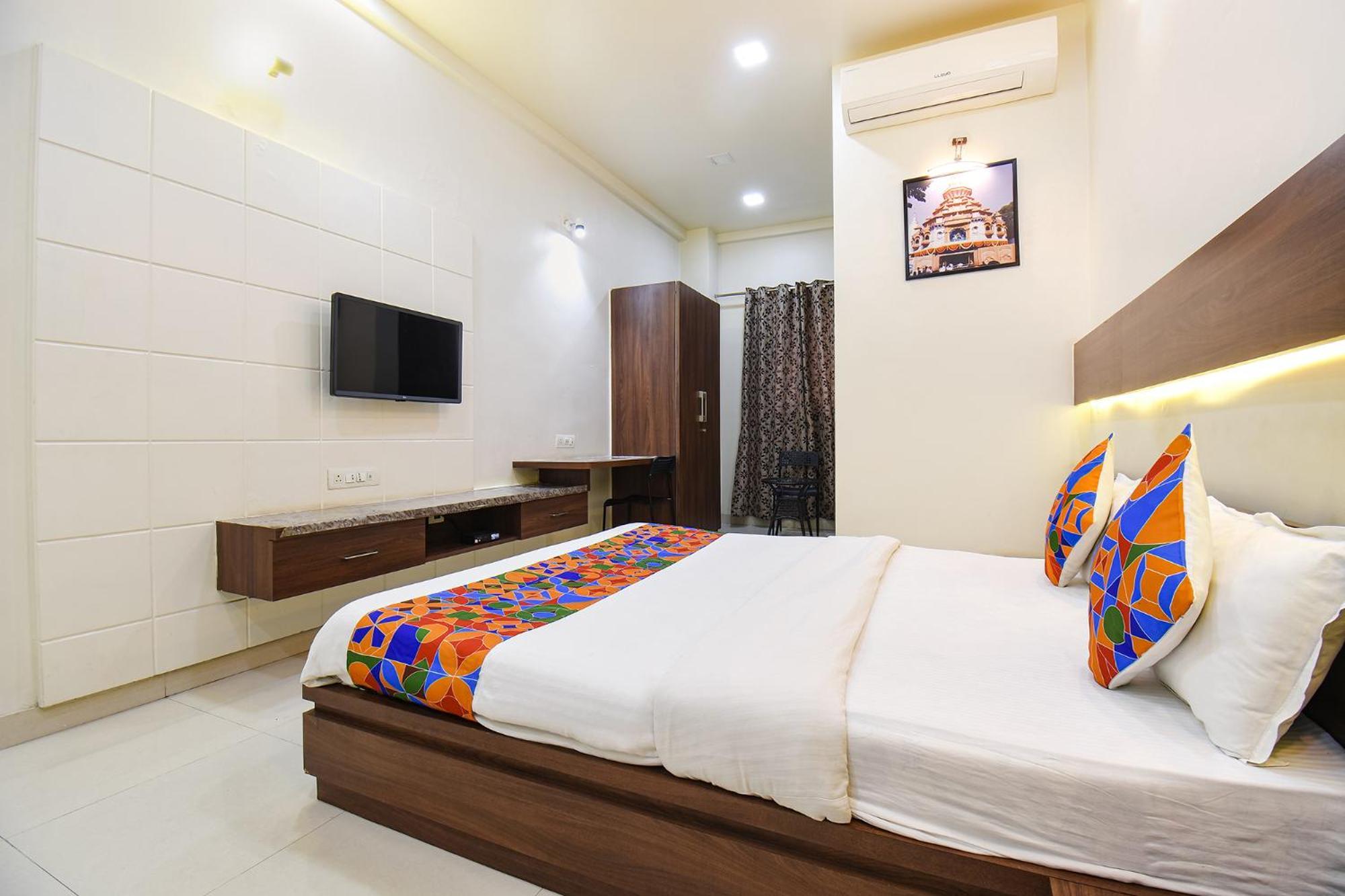 Fabhotel Royal Suits - Nr Mahadji Shinde Chhatri Mundhwa Bagian luar foto
