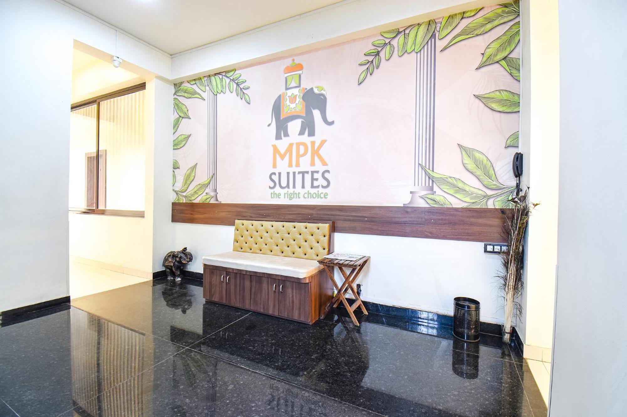 Fabhotel Royal Suits - Nr Mahadji Shinde Chhatri Mundhwa Bagian luar foto